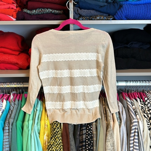 The Limited tan and white lace 3/4 quarter sleeve front button cardigan size XS - Picture 3 of 3